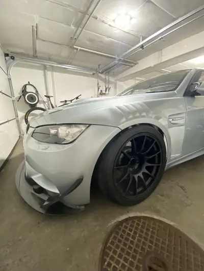 BMW M3 Coupé 2009 — Rennwagen haute performance, 73 000 km seulement — Miniature 7