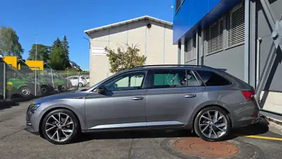 Škoda Superb 2.0 TDI 200 SportLine 4x4 — Break premium, traction intégrale, état comme neuf — fianco