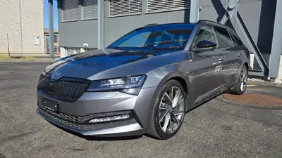 Škoda Superb 2.0 TDI 200 SportLine 4x4 — Break premium, traction intégrale, état comme neuf — vista esterna