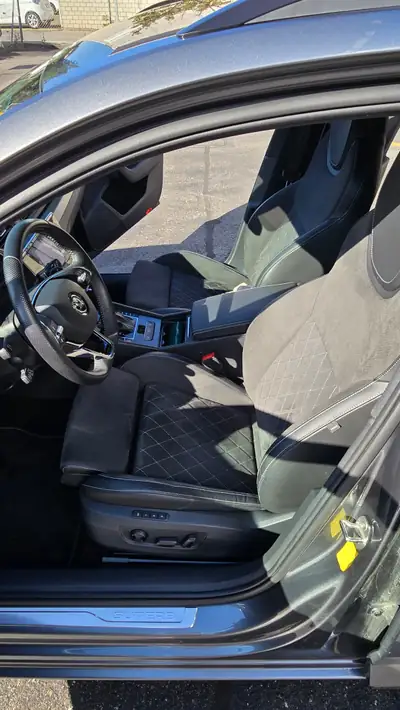 Škoda Superb 2.0 TDI 200 SportLine 4x4 — Break premium, traction intégrale, état comme neuf — dettaglio