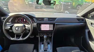 Škoda Superb 2.0 TDI 200 SportLine 4x4 — Break premium, traction intégrale, état comme neuf — Miniatura 9