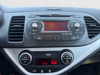 Kia Picanto 1.2 CVVT Style 2015 — Citadine économique, toit panoramique, 31'000 km seulement — Thumbnail 13