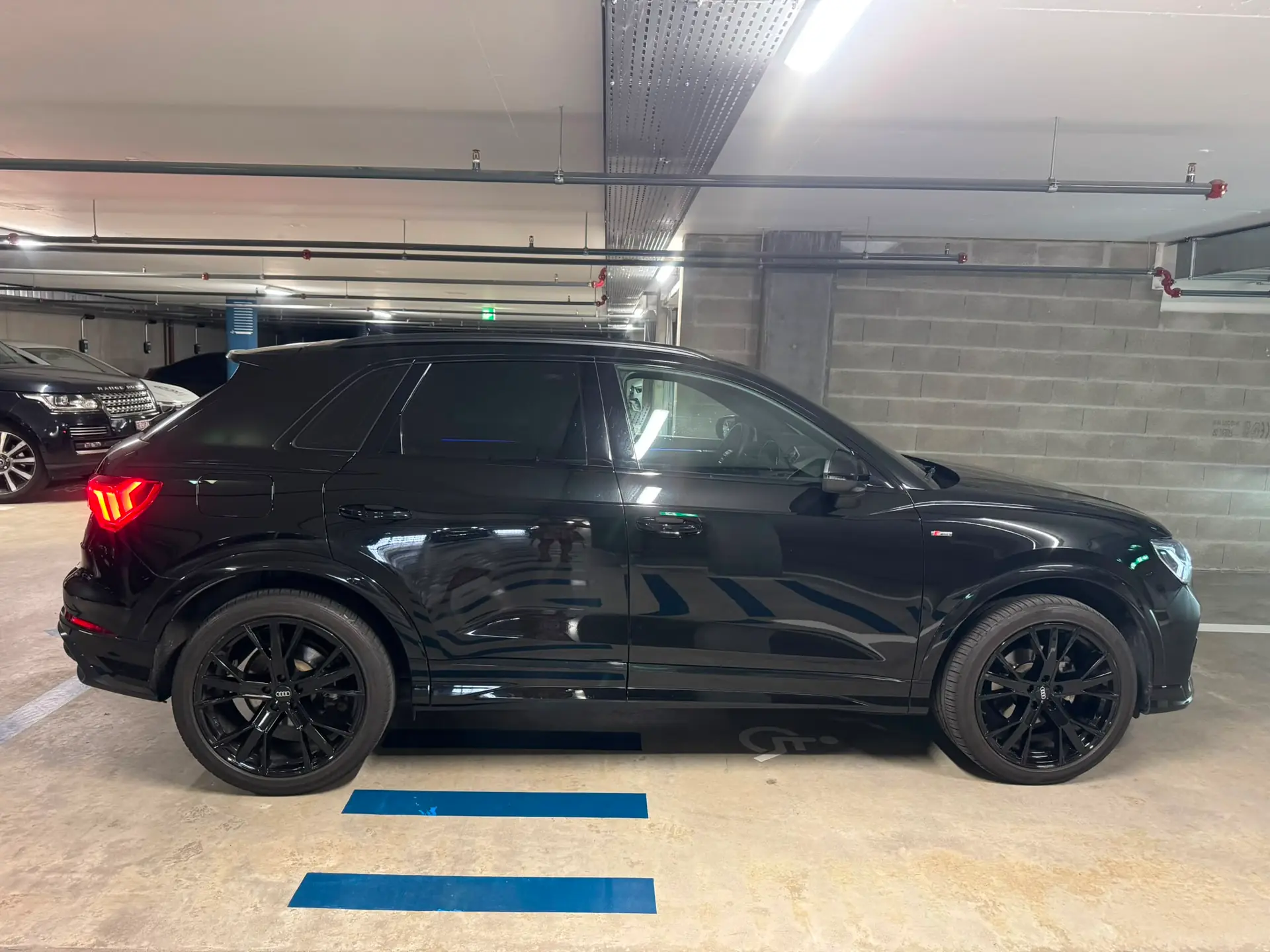 Audi Q3 2.0 40 TFSI S line — SUV compact sportif, 69 700 km, équipé toutes saisons — vista esterna