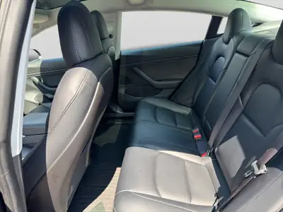 Tesla Model 3 Long Range Dual Motor AWD — Berline électrique haute performance, 58 500 km — Thumbnail 11