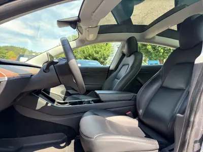 Tesla Model 3 Long Range Dual Motor AWD — Berline électrique haute performance, 58 500 km — Thumbnail 10