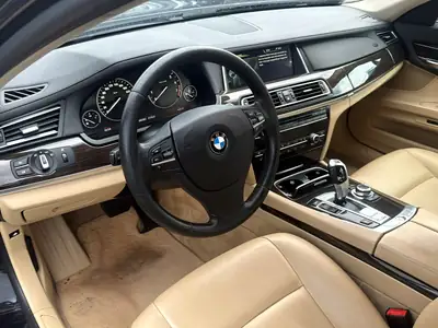 BMW 740i — Berline de prestige 2013, 320 ch et très bon état — Thumbnail 12