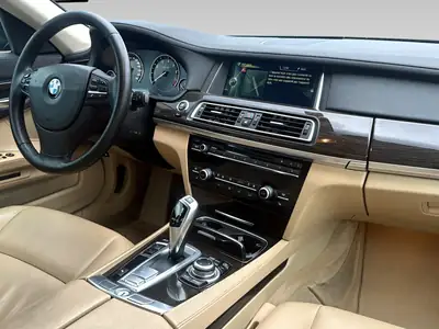 BMW 740i — Berline de prestige 2013, 320 ch et très bon état — Thumbnail 11