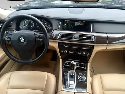 BMW 740i — Berline de prestige 2013, 320 ch et très bon état — Thumbnail 13