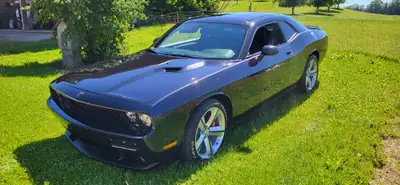 Dodge Challenger 6.1 HEMI SRT8 — Muscle car américain légendaire, 432 ch purs — Außenansicht