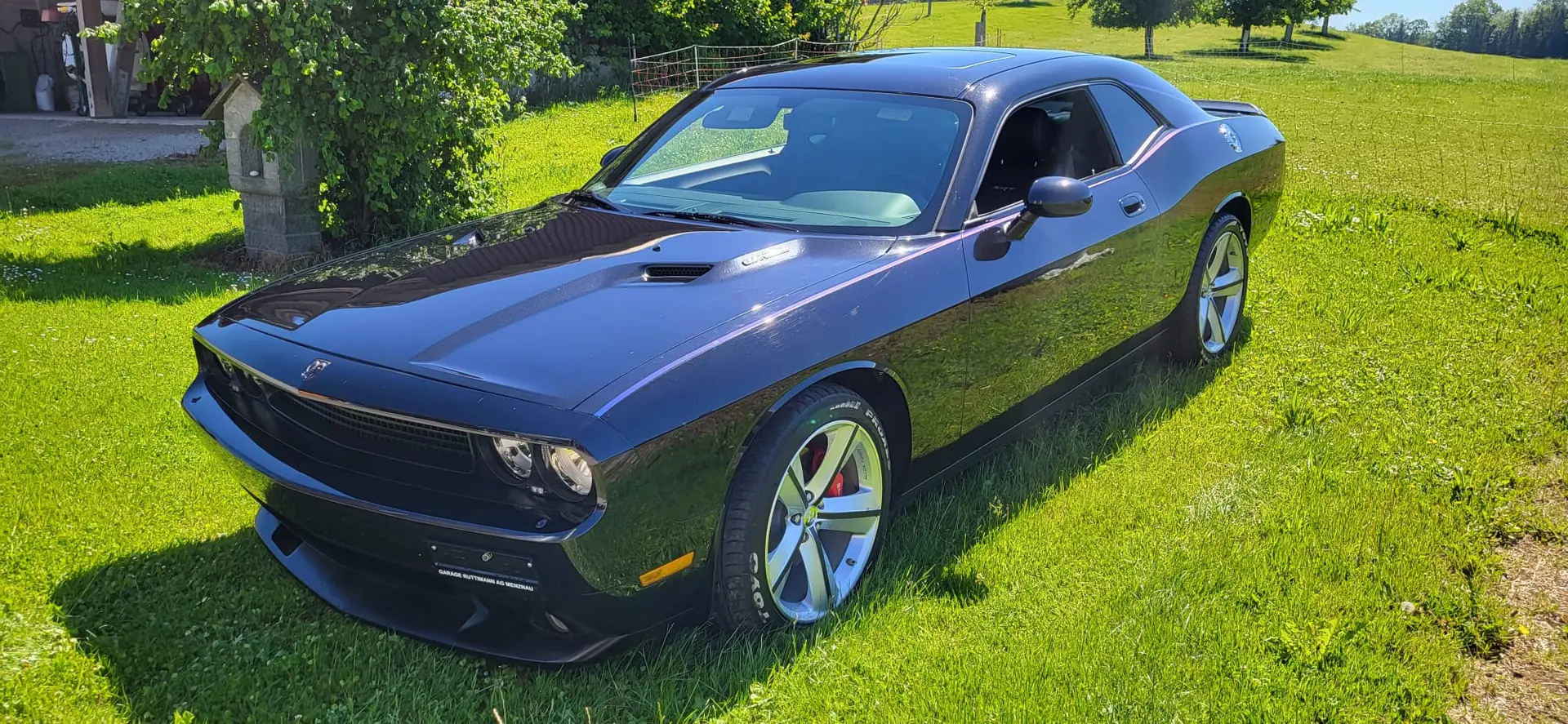 Dodge Challenger 6.1 HEMI SRT8 — Muscle car américain légendaire, 432 ch purs — Außenansicht
