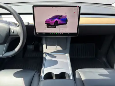 Tesla Model Y Long Range 2022 — SUV électrique haute performance, 77 300 km — Thumbnail 13