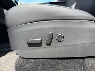 Tesla Model Y Long Range 2022 — SUV électrique haute performance, 77 300 km — Thumbnail 18