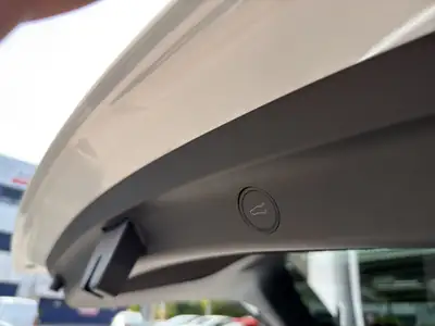 Tesla Model Y Long Range 2022 — SUV électrique haute performance, 77 300 km — Thumbnail 17