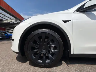 Tesla Model Y Long Range 2022 — SUV électrique haute performance, 77 300 km — Thumbnail 16