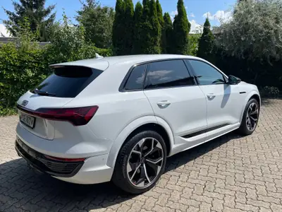 Audi SQ8 quattro 2023 — SUV électrique haute performance, seulement 19'800 km — arrière