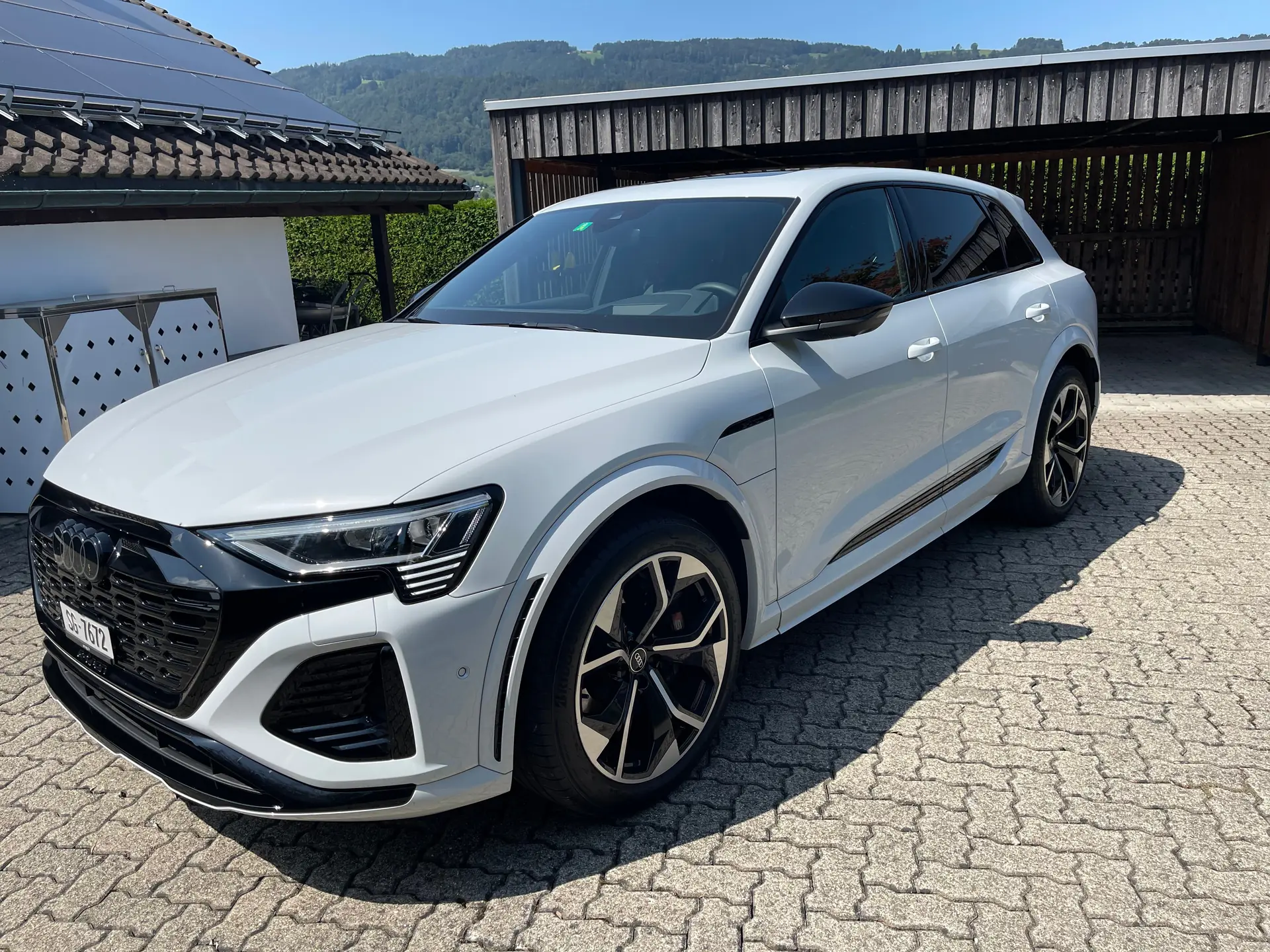 Audi SQ8 quattro 2023 — SUV électrique haute performance, seulement 19'800 km — vue extérieure