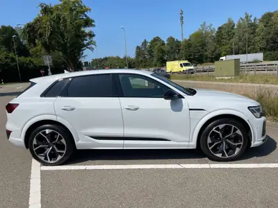 Audi SQ8 quattro 2023 — SUV électrique haute performance, seulement 19'800 km — détail