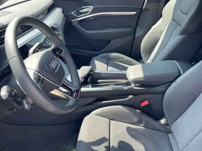 Audi SQ8 quattro 2023 — SUV électrique haute performance, seulement 19'800 km — intérieur