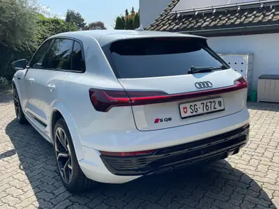 Audi SQ8 quattro 2023 — SUV électrique haute performance, seulement 19'800 km — Miniature 8