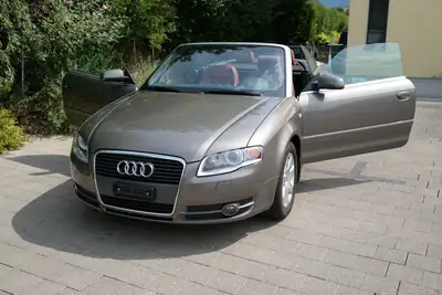 Audi A4 3.2 V6 Cabriolet — Élégance décapotable, motorisation prestigieuse — vista posteriore