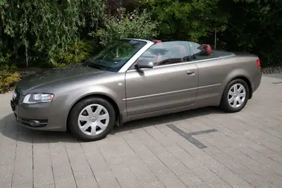 Audi A4 3.2 V6 Cabriolet — Élégance décapotable, motorisation prestigieuse — vista esterna