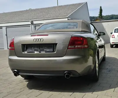 Audi A4 3.2 V6 Cabriolet — Élégance décapotable, motorisation prestigieuse — cruscotto