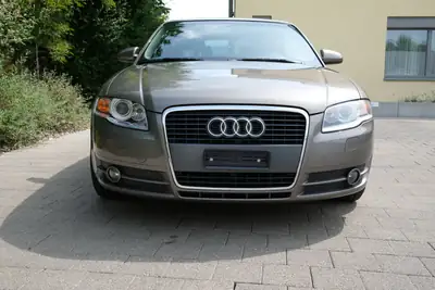 Audi A4 3.2 V6 Cabriolet — Élégance décapotable, motorisation prestigieuse — interni