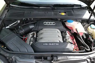 Audi A4 3.2 V6 Cabriolet — Élégance décapotable, motorisation prestigieuse — Miniatura 10