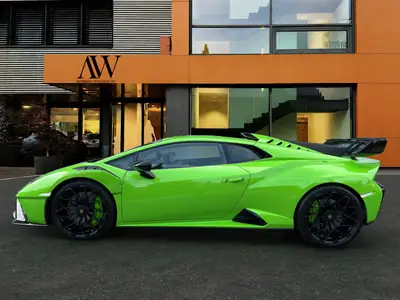 Lamborghini Huracán STO Coupé 2024 — Supercar de prestige, seulement 9'000 km — exterior view