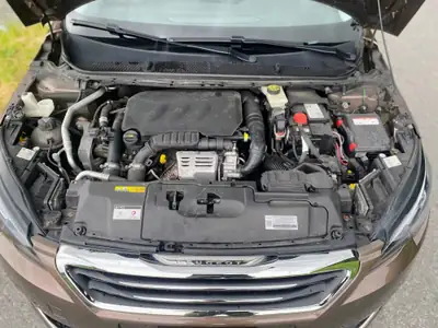 Peugeot 308 SW 1.2 PureTech 130 Féline — Break spacieux, équipement premium, sans accident — Miniatur 8