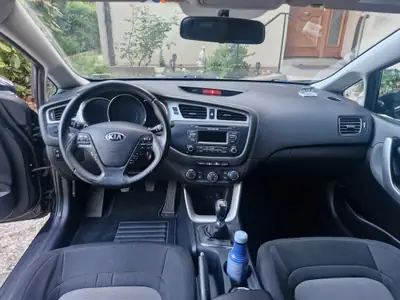 Kia Ceed 1.6 CRDi Trend — Break diesel économe, 120 000 km, sans accident — fianco
