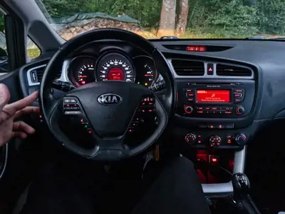 Kia Ceed 1.6 CRDi Trend — Break diesel économe, 120 000 km, sans accident — interni