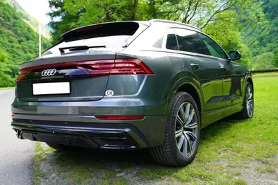 Audi Q8 50 TDI Quattro — SUV premium 286 ch, sans accident, consommation maîtrisée — côté