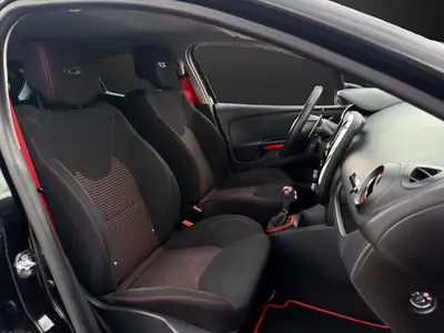 Renault Clio 1.6 T RS 200 EDC — Sportive compacte, 200 ch et boîte auto — Miniature 9