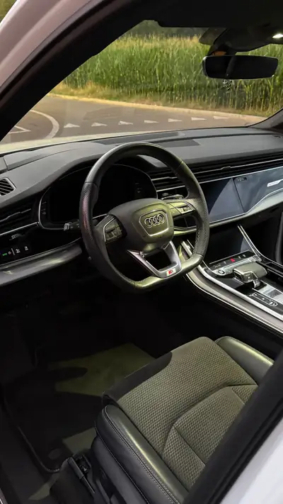 Audi Q7 55 TFSI e — SUV hybride rechargeable, 136'000 km, sans sinistre — Armaturenbrett
