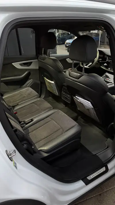 Audi Q7 55 TFSI e — SUV hybride rechargeable, 136'000 km, sans sinistre — Innenraum