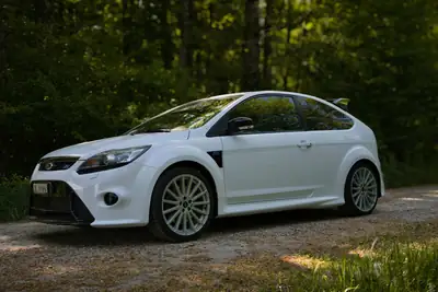 Ford Focus 2.5i Turbo RS — Sportive compacte 305 ch, 172'000 km — fianco