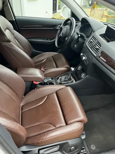Audi Q3 2.0 TFSI Quattro S-Tronic — SUV compacte puissante, turbo et suspensions neuves — tableau de bord