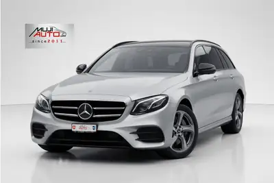 Mercedes-Benz E 220 d Swiss Star AMG Line — Break diesel 4Matic, entretien complet, sans sinistre — exterior view