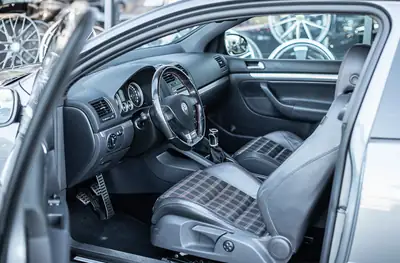 VW Golf 2.0 TFSI GTI Edition 30 — Sportive 230 ch, boîte manuelle rare, expertisée — Miniature 9