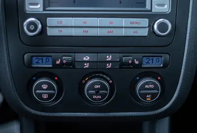 VW Golf 2.0 TFSI GTI Edition 30 — Sportive 230 ch, boîte manuelle rare, expertisée — Miniature 15
