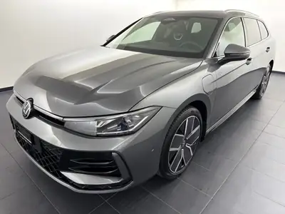 VW Passat 1.5 TSI PHEV R-Line — Break hybride rechargeable, quasi neuf 2026 — exterior view