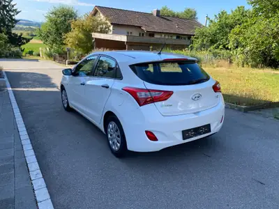 Hyundai i30 1.4 Pica 2017 — Berline fiable, sans accident, faible kilométrage — Seitenansicht