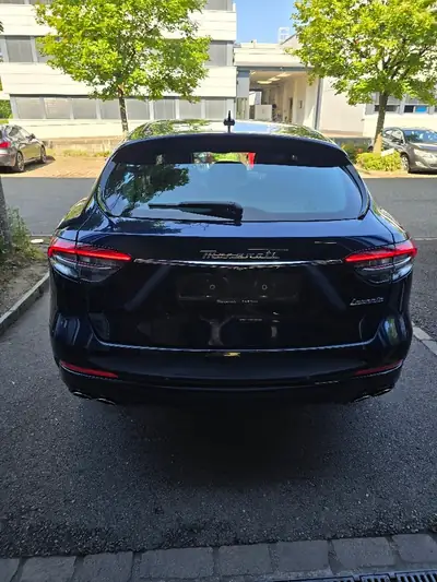 Maserati Levante 2.0 Hybrid GT — SUV de prestige hybride, 51'821 km seulement — Seitenansicht