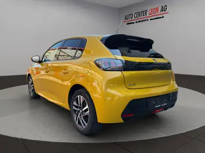 Peugeot 208 1.2 PureTech Allure EAT8 — Citadine dynamique, boîte auto et équipements premium — interior