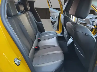 Peugeot 208 1.2 PureTech Allure EAT8 — Citadine dynamique, boîte auto et équipements premium — Thumbnail 18