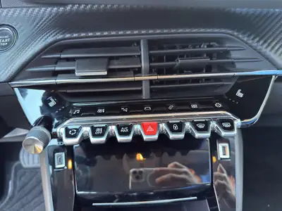 Peugeot 208 1.2 PureTech Allure EAT8 — Citadine dynamique, boîte auto et équipements premium — Thumbnail 16