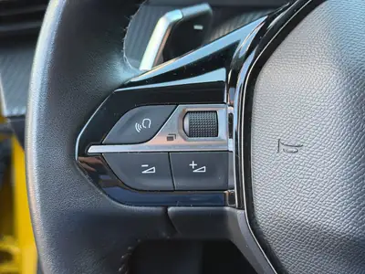 Peugeot 208 1.2 PureTech Allure EAT8 — Citadine dynamique, boîte auto et équipements premium — Thumbnail 23
