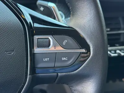 Peugeot 208 1.2 PureTech Allure EAT8 — Citadine dynamique, boîte auto et équipements premium — Thumbnail 24