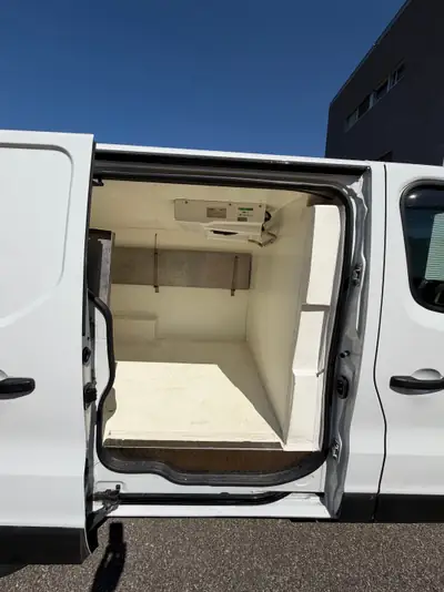 Renault Trafic 1.6 dCi 95 — Fourgon frigorifique professionnel, 104 500 km — Heckansicht